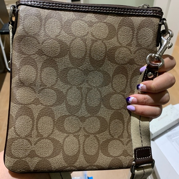 Coach Cross Body Bag - Picture 2 of 4